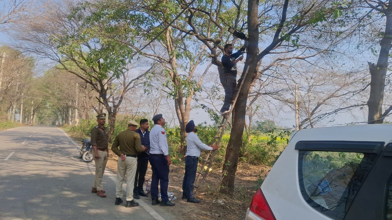 पंचकूला पुलिस बनी उम्मीद की रोशनी, अंधेरे रास्ते पर लगवाई सोलर एलईडी लाइट्स