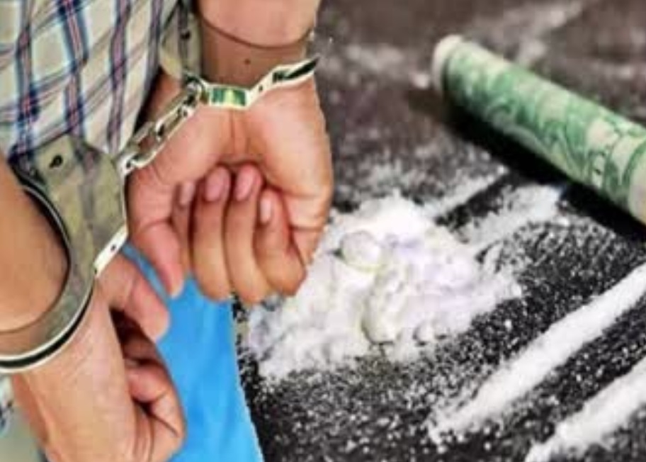 सुधार मंडी के गोदाम में नशा करते दो युवक गिरफ्तार