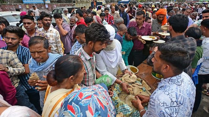 ट्राइसिटी में गैस संकट गहराया, पीजीआई समेत अस्पतालों की कैंटीनों में सीमित मेन्यू; ढाबे-रेस्टोरेंट भी प्रभावित