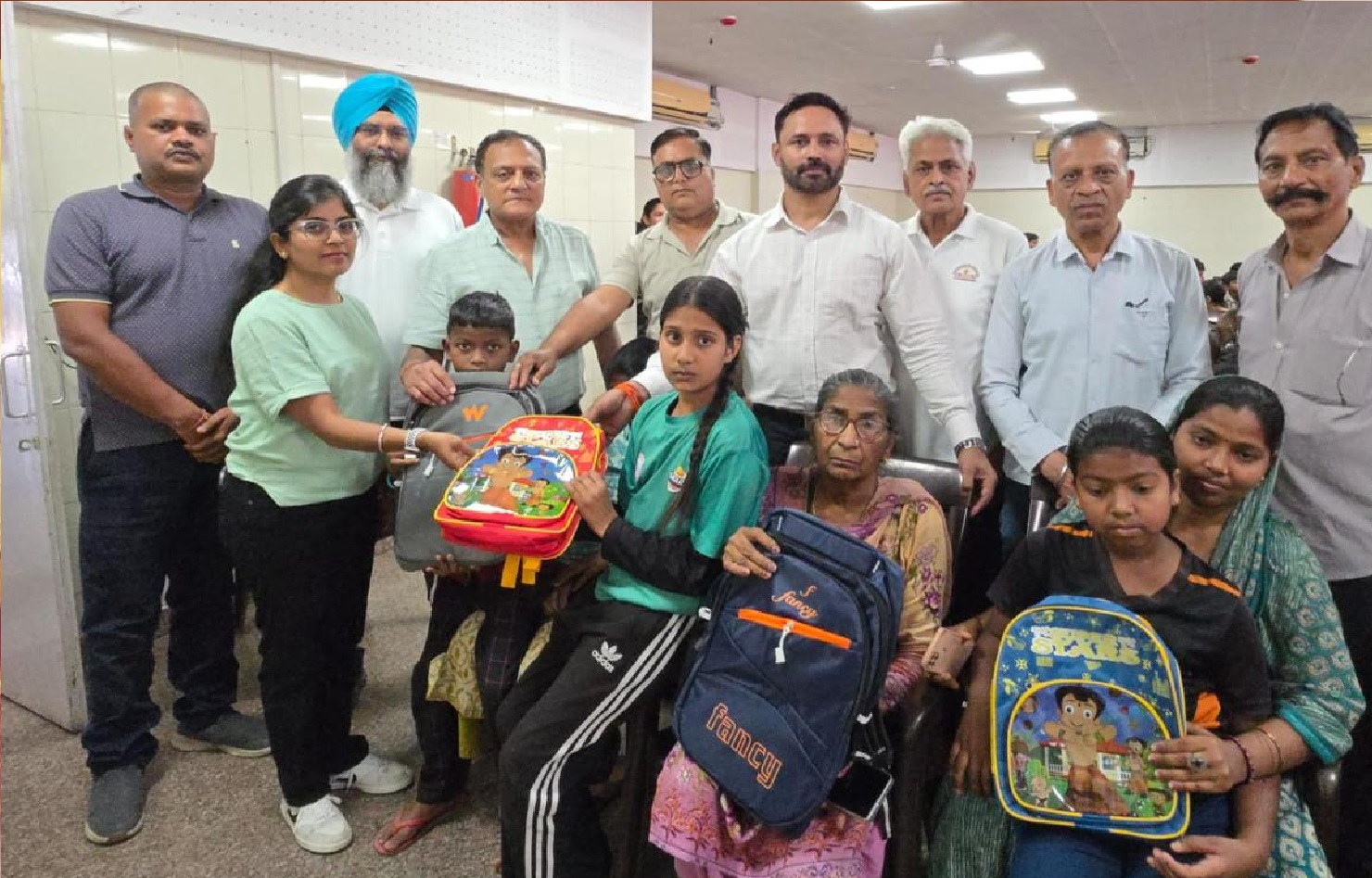 अटावा के विद्यार्थियों के लिए स्कॉलरशिप वितरण कार्यक्रम