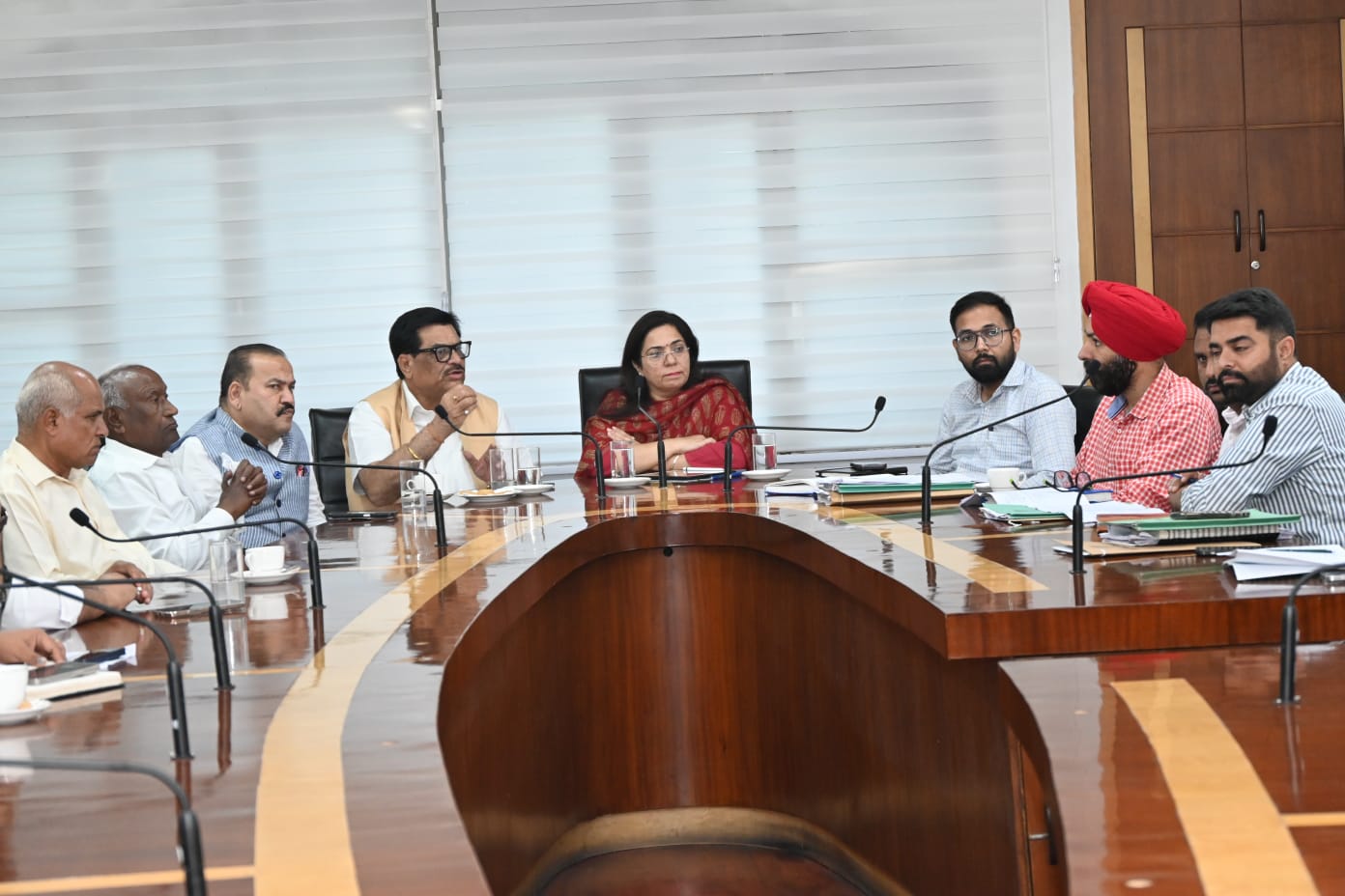 विकास कार्यों में तेजी और सफाई सुनिश्चित करने के निर्देश, एमएलए बग्गा ने की समीक्षा बैठक