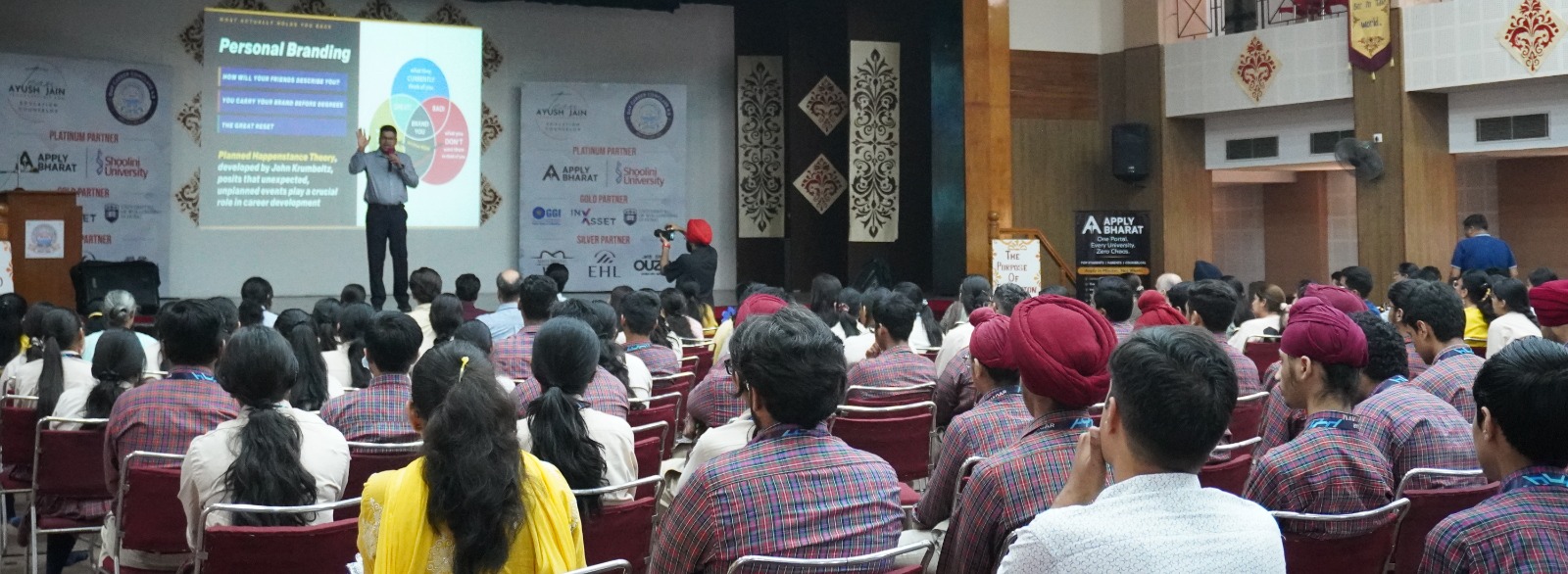 डीएवी पब्लिक स्कूल में “पैरेंट पावर सेशन”, छात्रों को दी भविष्य की करियर दिशा