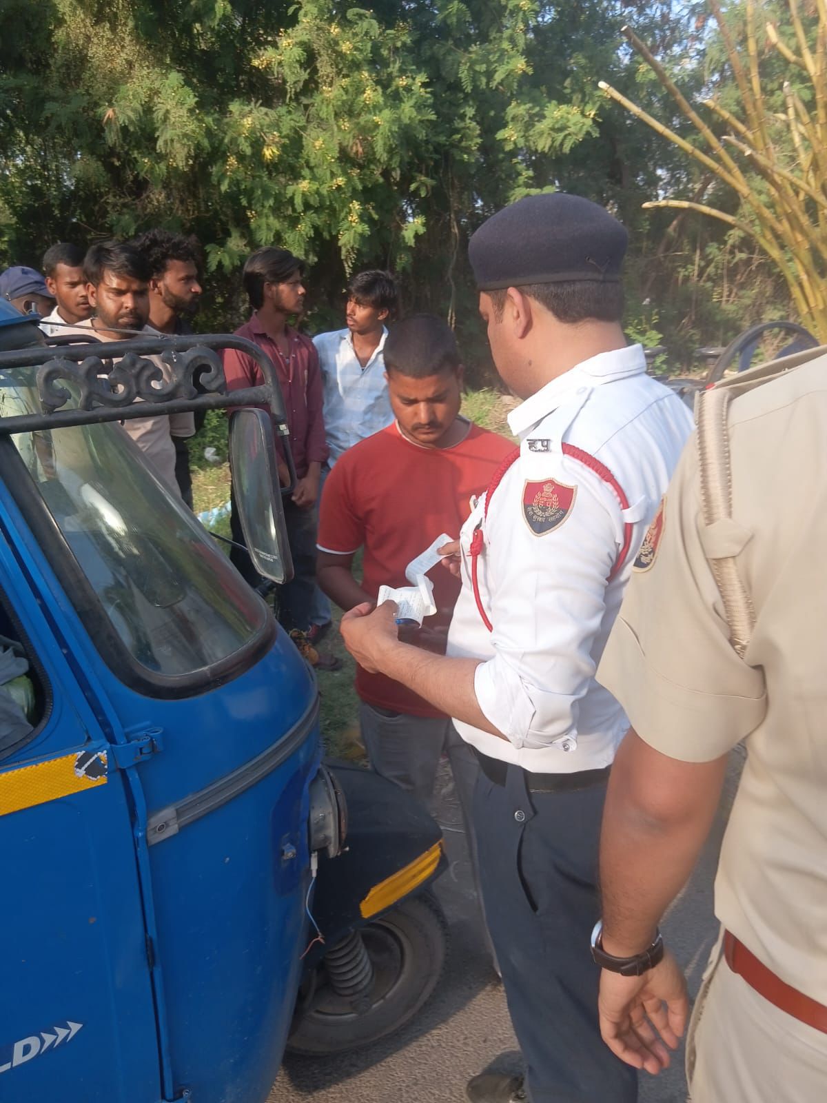 कमांड अस्पताल के पास अतिक्रमण पर कार्यवाही: पंचकूला ट्रैफिक पुलिस ने 10 रेहड़ी-ठेले जब्त किए, ऑटो इंपाउंड