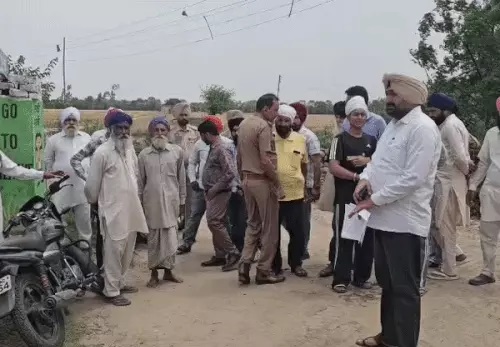 सरकारी स्कूल में लेडी टीचर पर भांजे ने तेजाब फेंका, पूरा चेहरा झुलसा, 2 बच्चों के चेहरे और आंख भी जली