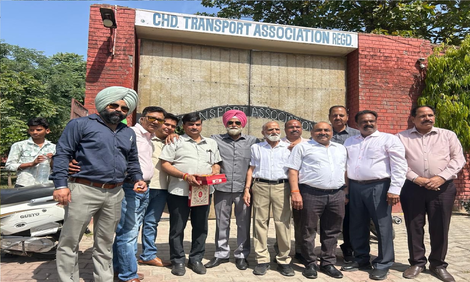 ट्रांसपोर्ट नगर की बदलेगी तस्वीर: सड़क रीकार्पेटिंग शुरू, पूरे एरिया के कायाकल्प की तैयारी