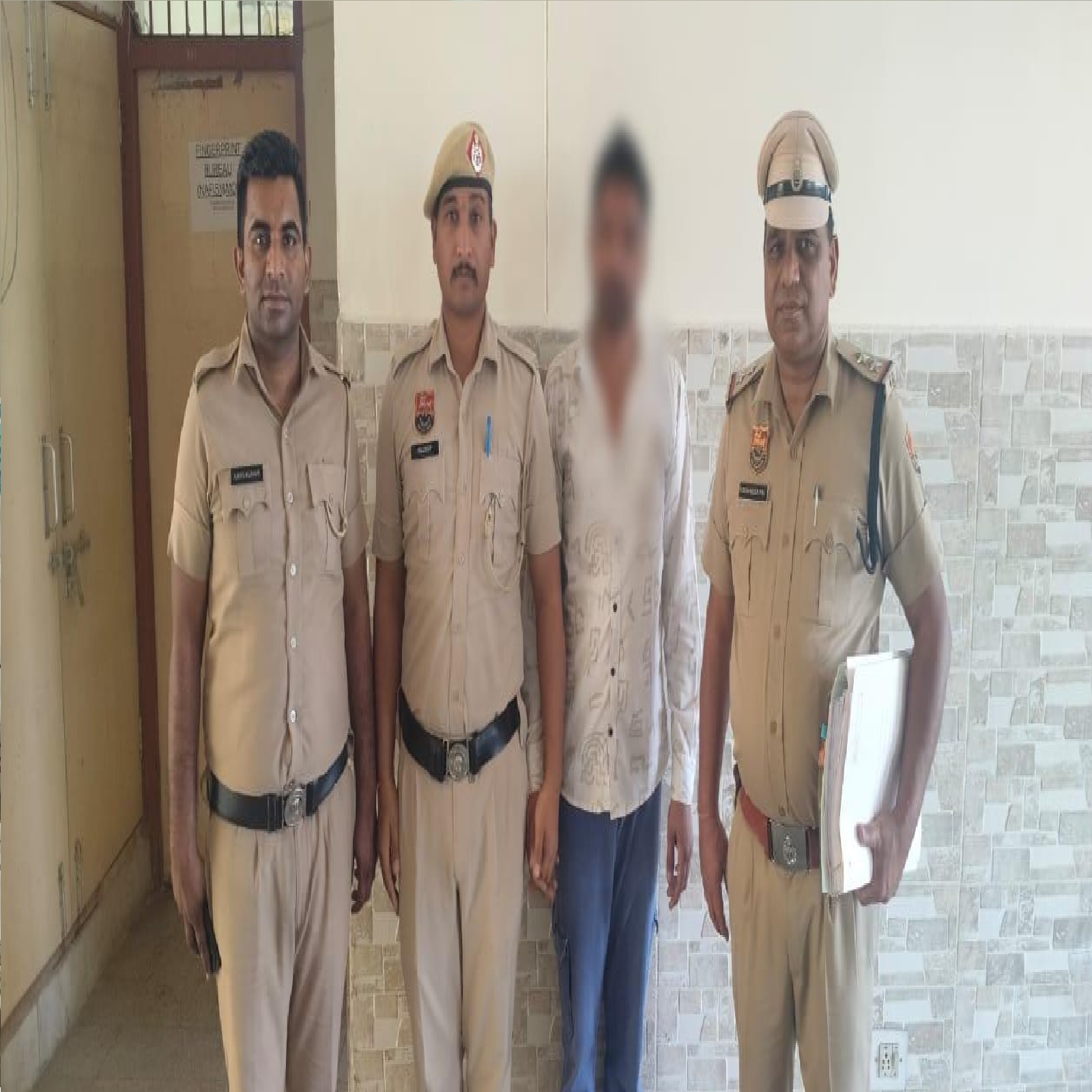 स्कॉर्पियो में अगवा कर किडनैपिंग व जबरन वसूली मामले का मुख्य आरोपी गिरफ्तार, ₹10 हजार नकदी व चांदी के आभूषण बरामद