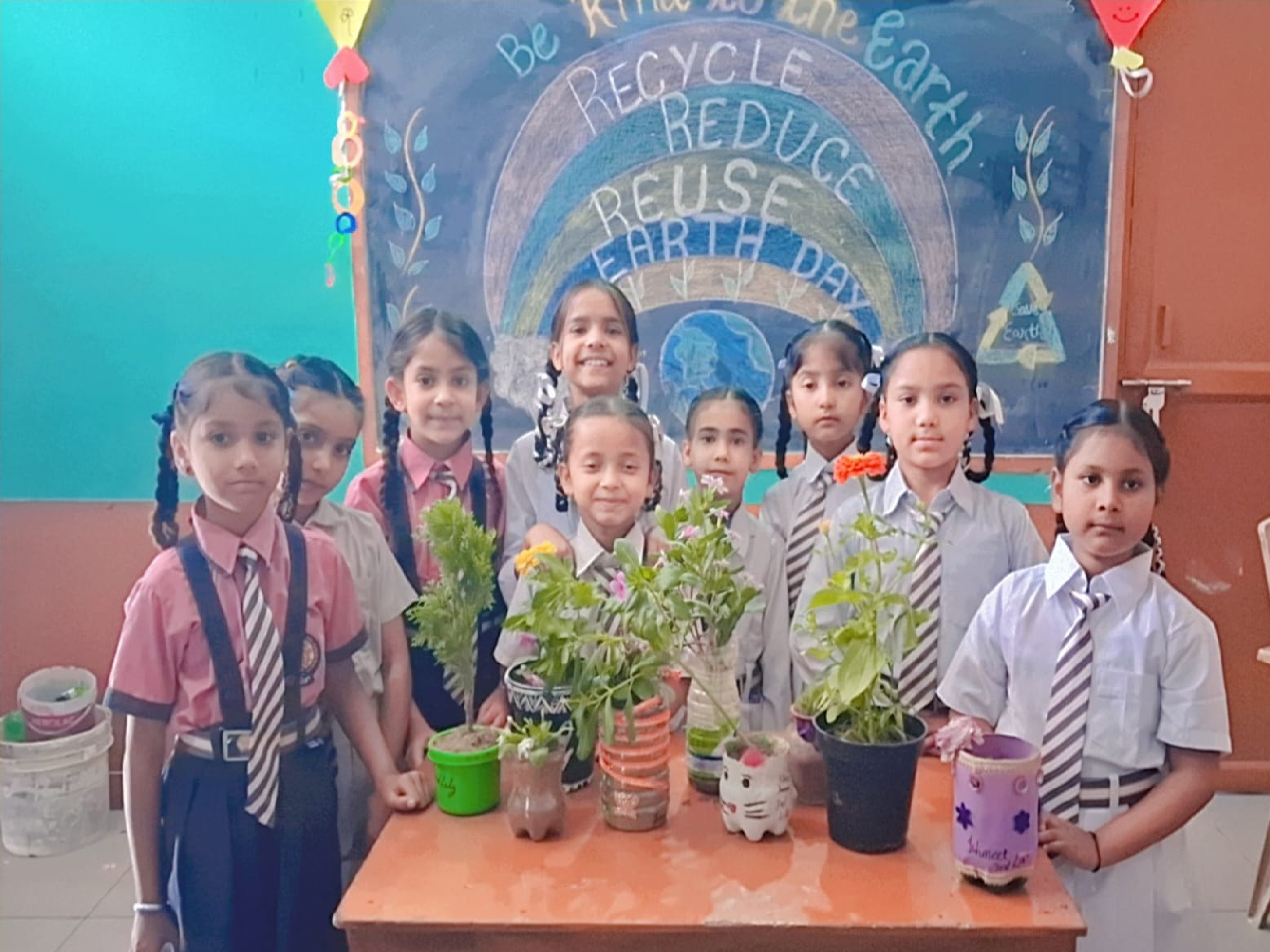 ​सनमति विमल जैन स्कूल में 'पृथ्वी दिवस' पर पर्यावरण संरक्षण का संकल्प