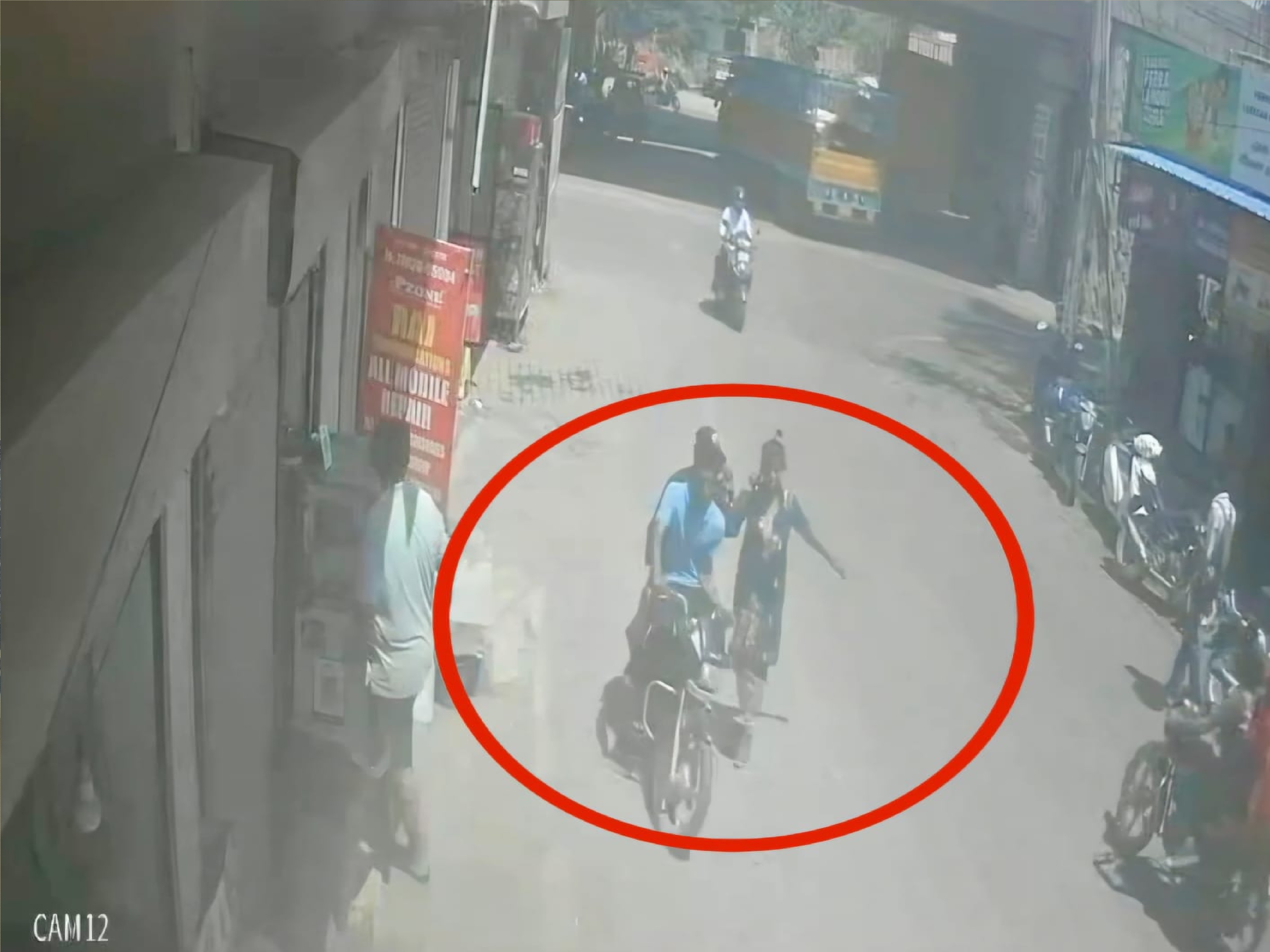 जीरकपुर में दिनदहाड़े झपटमारी, महिला से मोबाइल छीनकर फरार हुए बाइक सवार