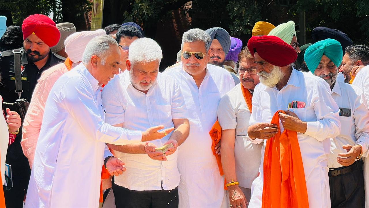 कैबिनेट मंत्री लाल चंद कटारूचक्क गुरदासपुर के अनाज मंडी पहुंचे - गेहूं खरीद व्यवस्था का लिया जायजा