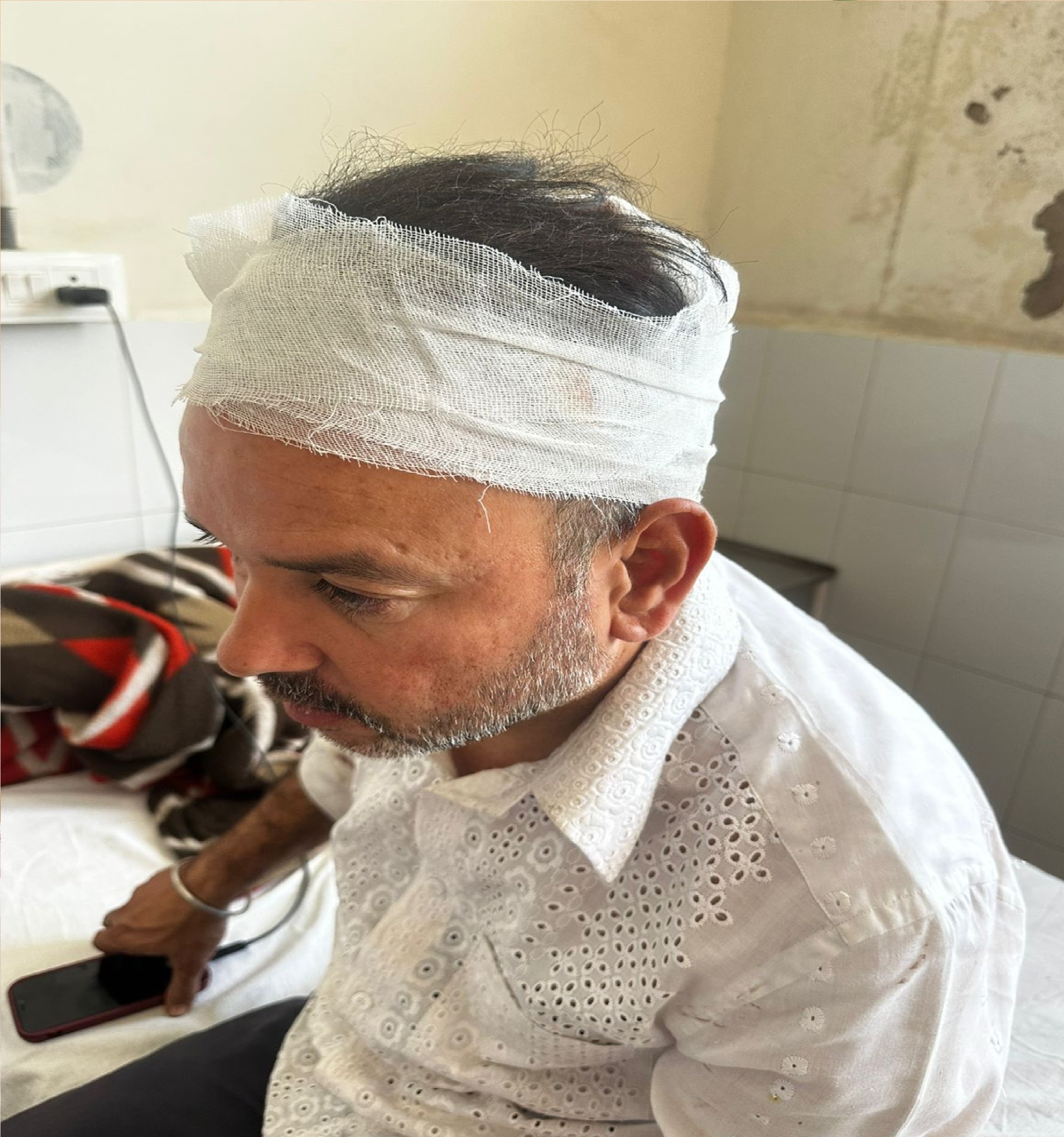 जीरकपुर के स्काई यार्ड बार में बिल विवाद को लेकर मारपीट, तीन युवक घायल