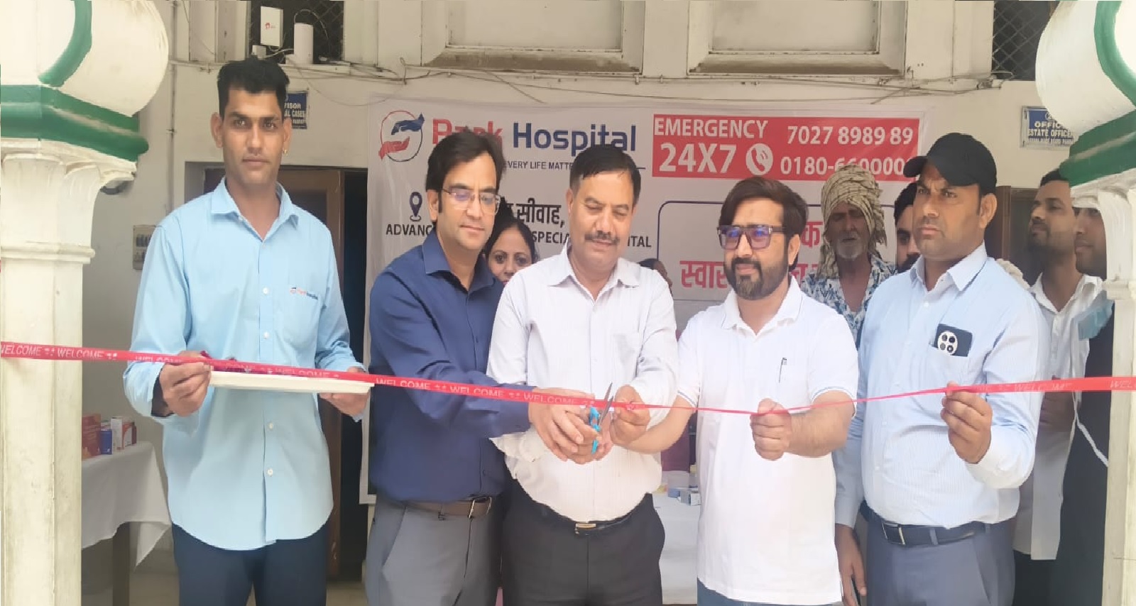 पार्क हास्पीटल ने निशुल्क  स्वास्थ्य जांच शिविर लगाकर मरीजों को दवाइयां दी