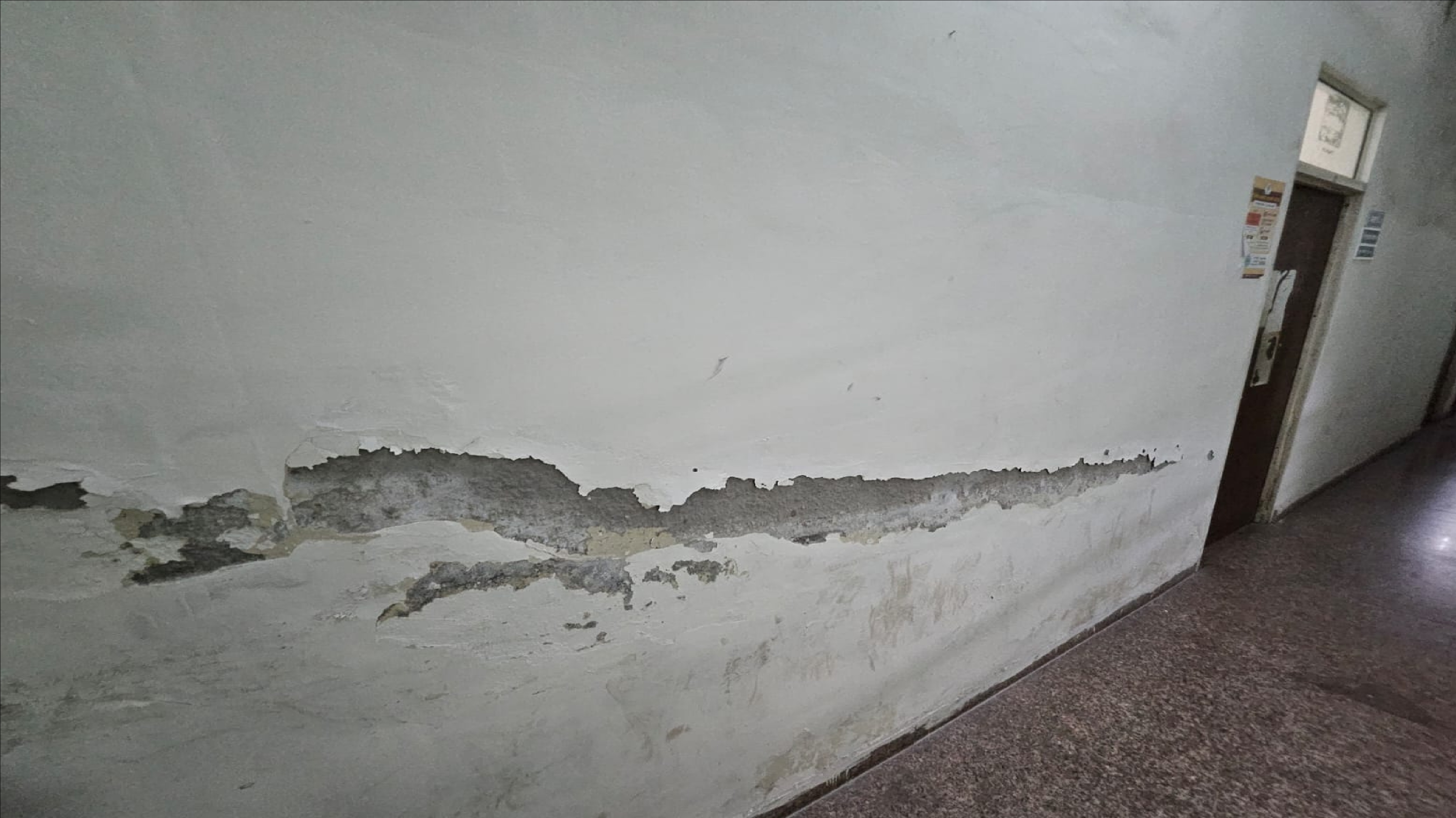 करोड़ों के दावों के बीच खुद खस्ताहाल जीरकपुर नगर परिषद भवन