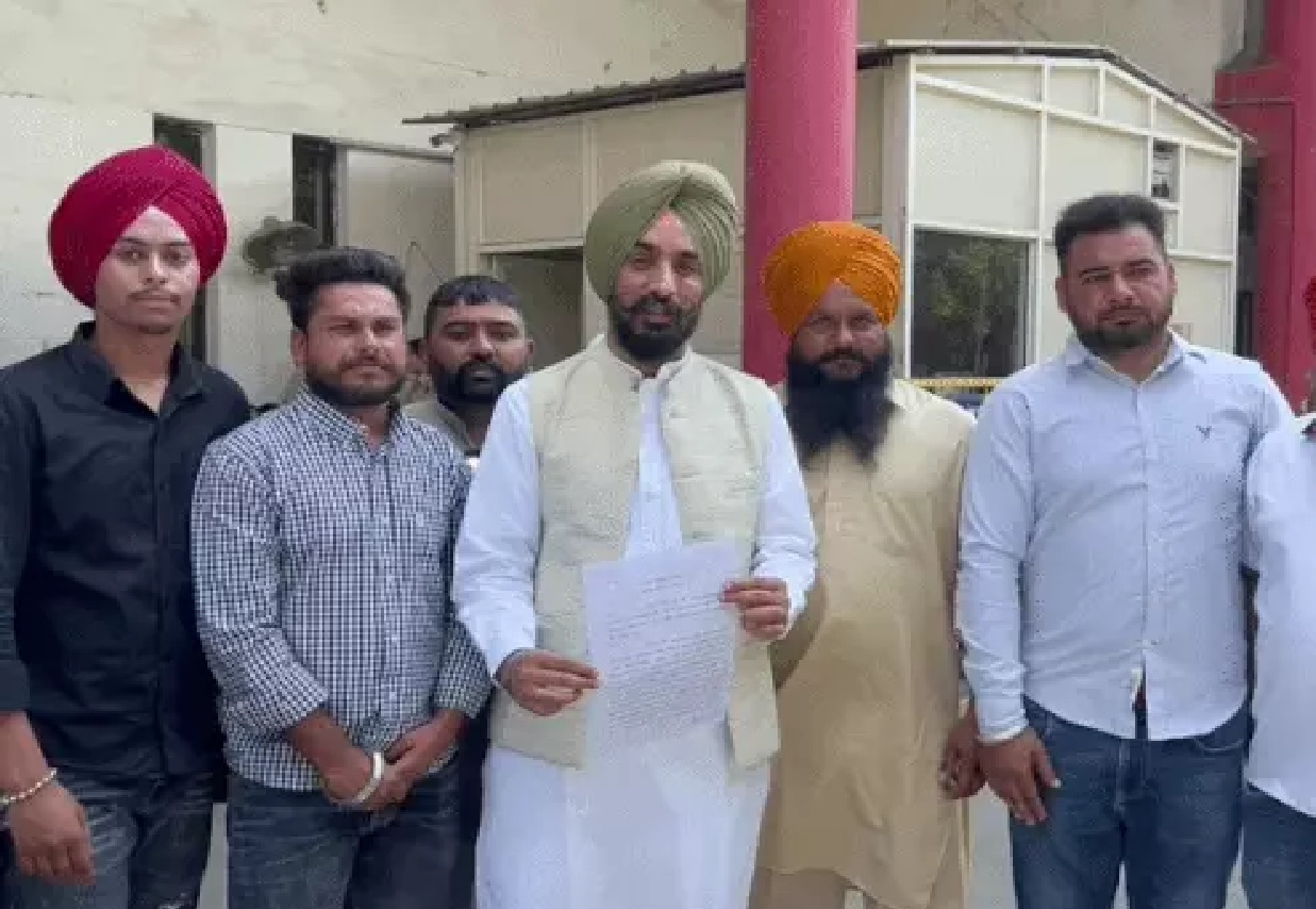 लुधियाना के दर्जनों गांवों पर बाढ़ का खतरा, अवैध माइनिंग से ग्रामीणों में आक्रोश; डीसी दफ्तर पहुंचकर दिया आंदोलन का अल्टीमेटम
