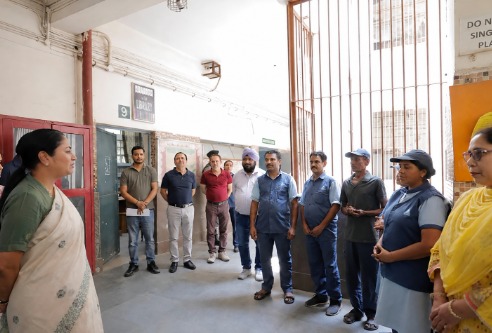 नई दिल्ली: राजकीय सर्वोदय विद्यालय में रेखा गुप्ता का औचक निरीक्षण