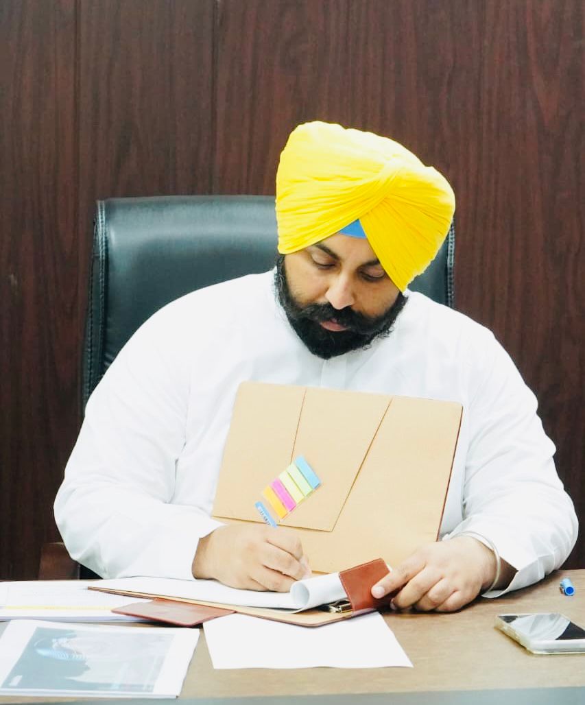 हरजोत सिंह बैंस ने स्थानीय निकाय मंत्री के रूप में पदभार संभाला