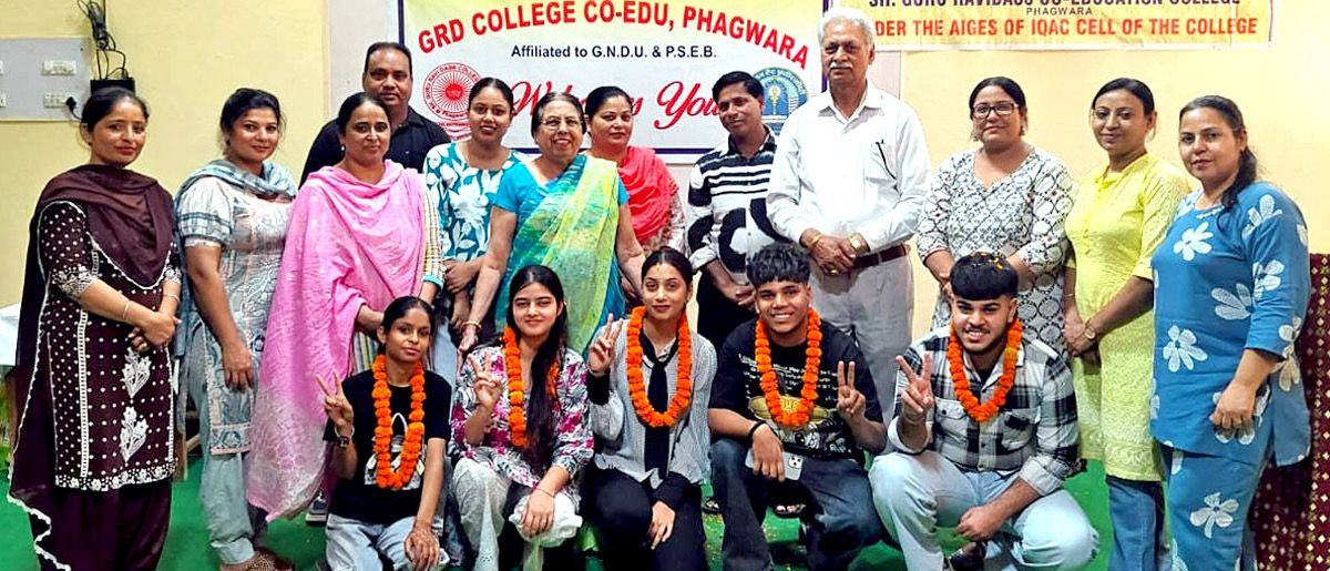 Phagwara: जी.आर.डी. कालेज ने फस्ट डिवीजन में बारहवीं की परीक्षा उत्तीर्ण करने वाले विद्यार्थियों का किया उत्साहवर्धन