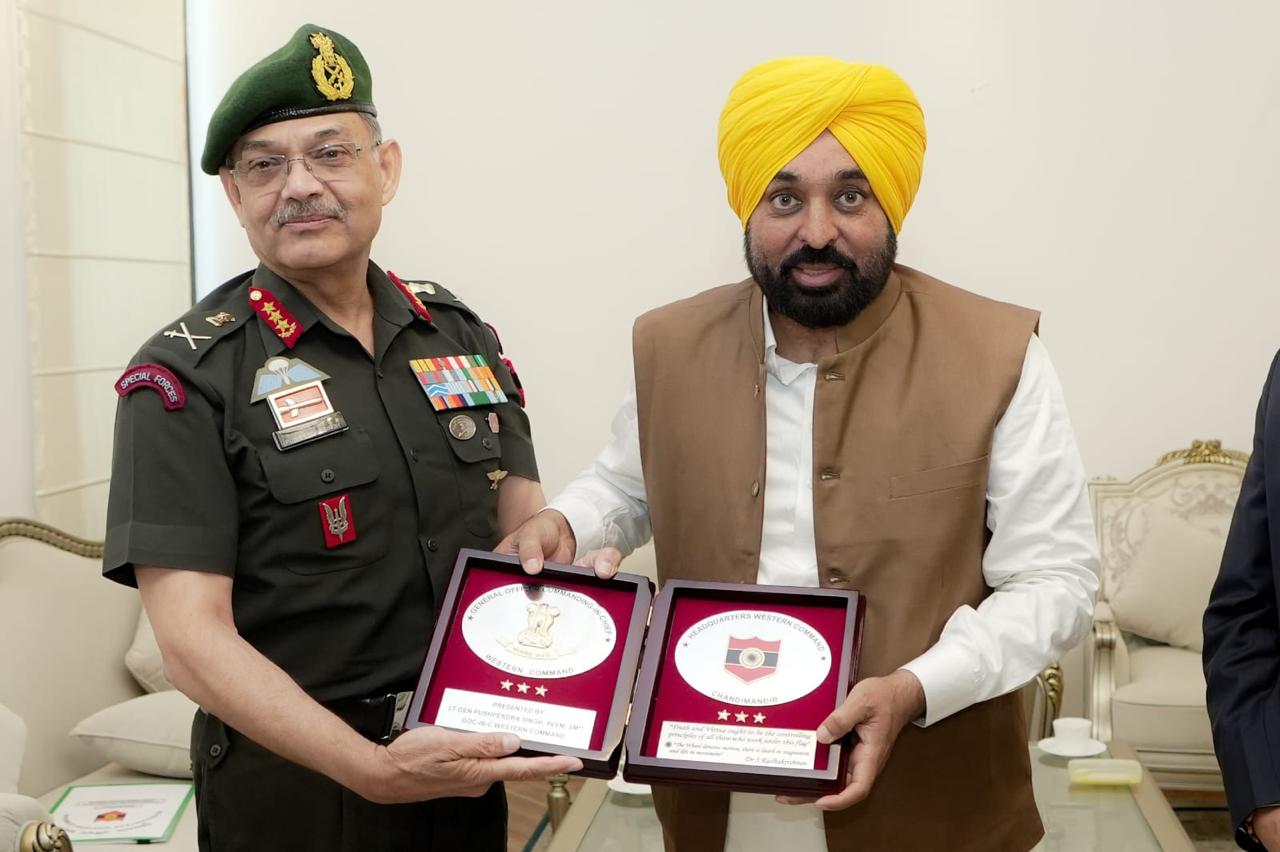 मुख्यमंत्री भगवंत सिंह मान ने पश्चिमी कमान के आर्मी कमांडर के साथ सीमावर्ती सुरक्षा, राहत कार्यों और ऑपरेशनल तैयारियों के बारे में विचार-विमर्श किया