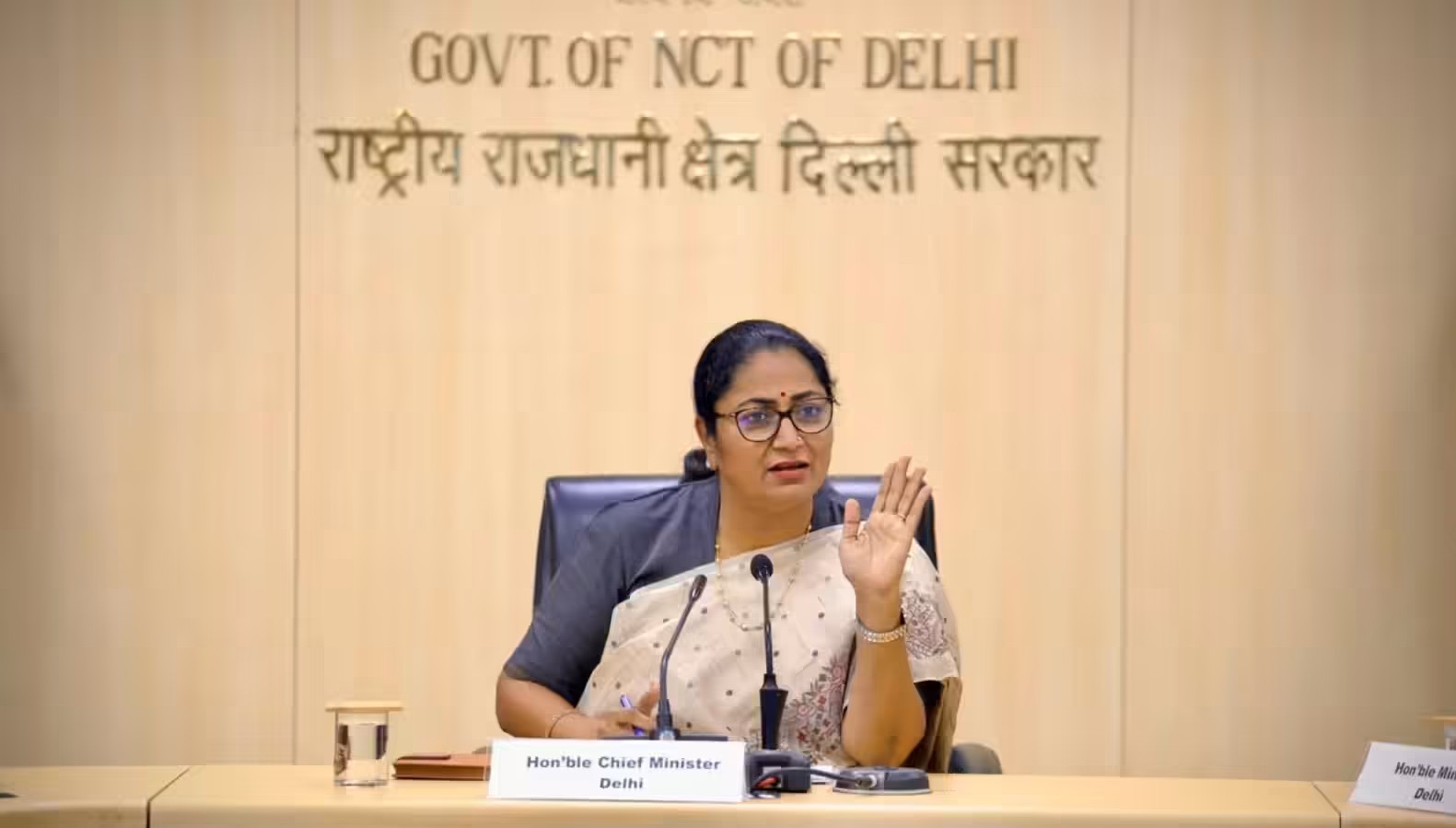 New Delhi: मुख्यमंत्री रेखा गुप्ता का आदेश, सरकारी फैसलों का बेहतर क्रियान्वयन सुनिश्चित करें