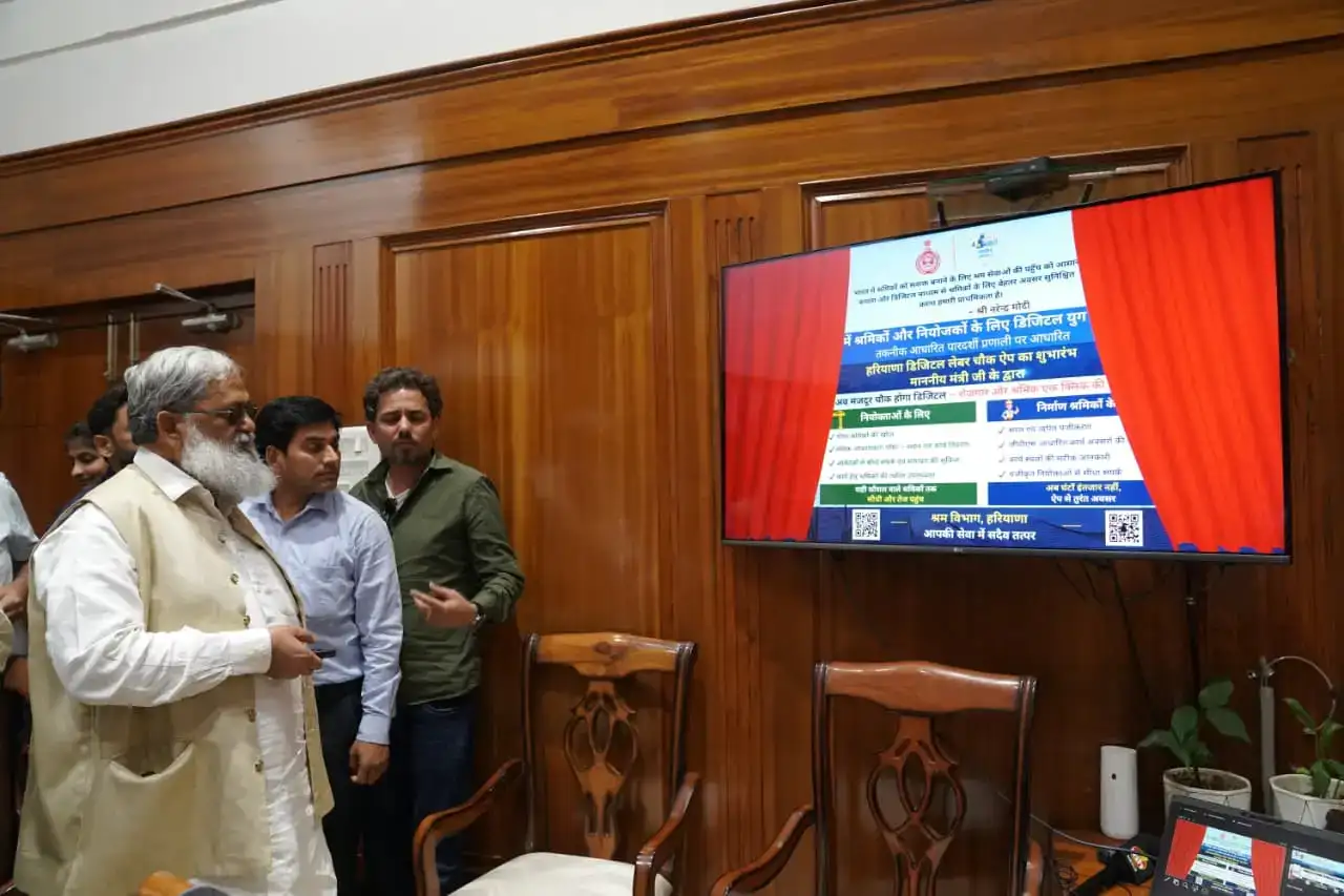 Chandigarh: कैबिनेट मंत्री अनिल विज की पहल, मजदूरों को ‘श्रममित्र’ एप से मिलेगी नौकरी की जानकारी