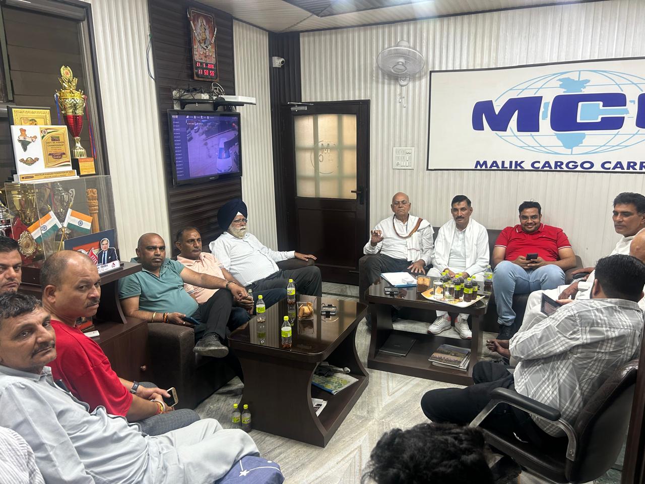 Panipat: टांसपोर्ट युनियन की हड़ताल आज: युनियन ने मीटिंग में 21-22 और 23 मई को  दिल्ली में गाड़ियां न भेजने का लिया फैसला