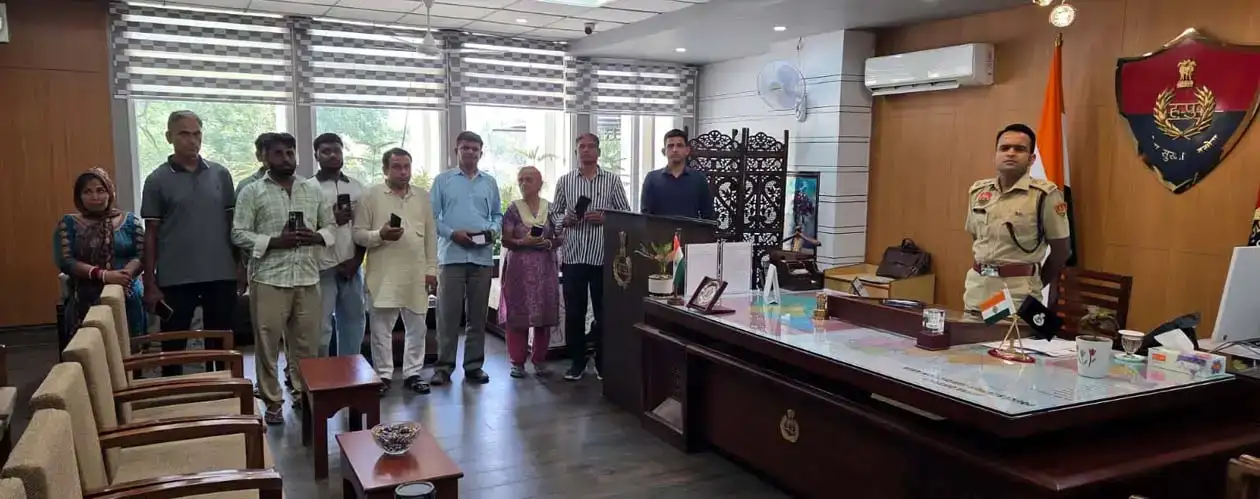 Hisar: हिसार पुलिस ने गुम मोबाइलों का किया सफल रिटर्न ऑपरेशन