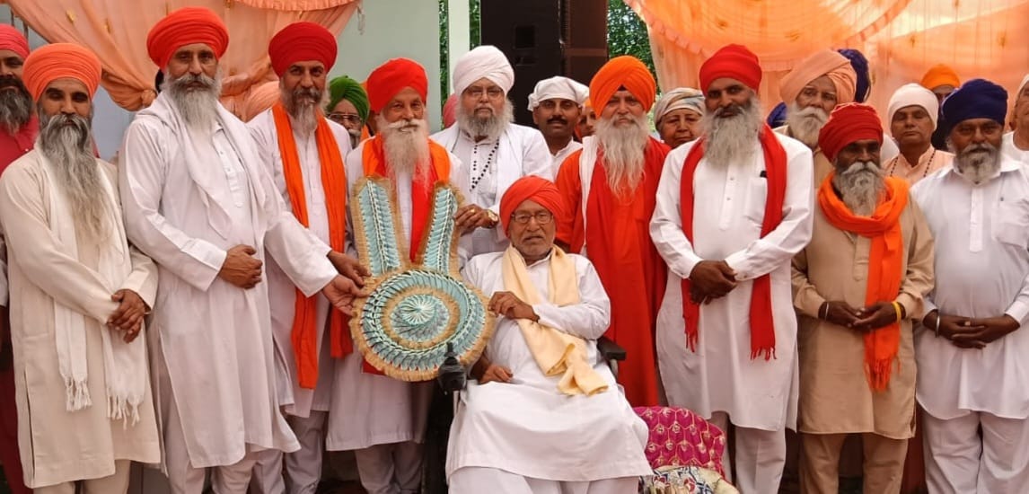 Hoshiarpur: ऑल इंडिया आदि धर्म मिशन (पंजीकृत) भारत की ओर से संचालक संत धर्मपाल प्राचार्य (सेवा मुक्त) को विशेष रूप से सम्मानित किया गया