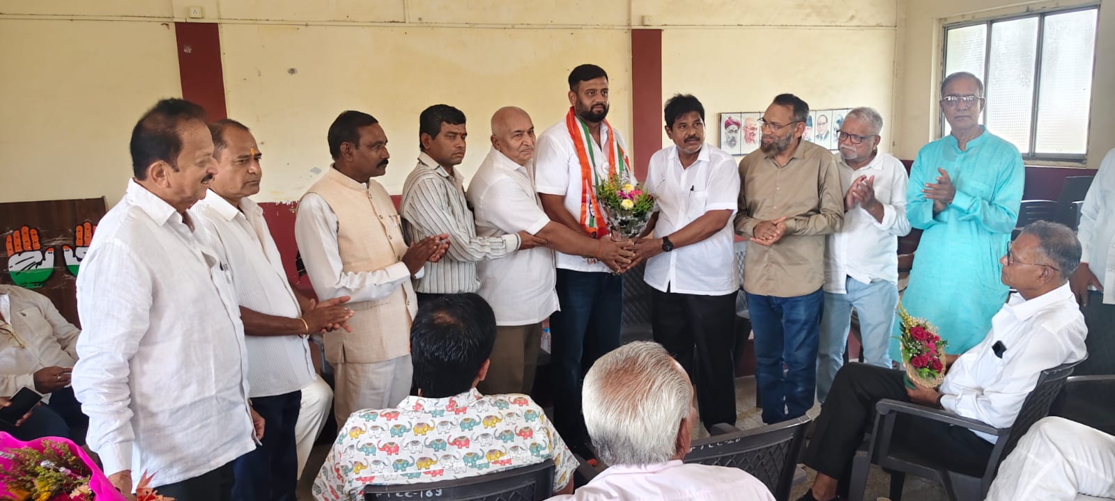Palghar: पालघर जिला कांग्रेस कमेटी के अध्यक्ष बनने पर कैप्टन सत्यम ठाकुर का हुआ सत्कार