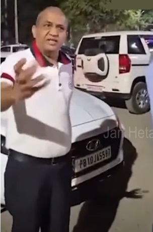 आईसक्रीम लेने जा रहे बुजुर्ग को वीआईपी मूवमेंट के नाम पर रोका, हुआ बवाल, डीसी ने जांच के दिए आदेश