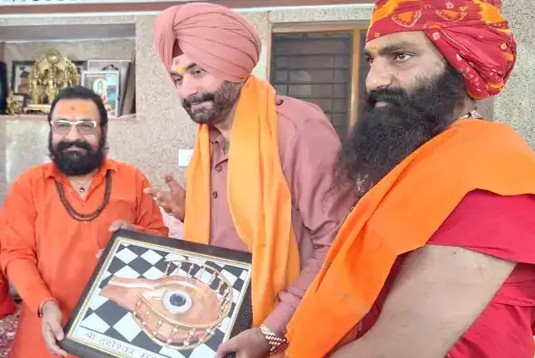 Haridwar: धर्मनगरी हरिद्वार में नवजोत सिंह सिद्धू का धार्मिक दौरा, धर्मनगरी में सिद्धू की मौजूदगी चर्चा में