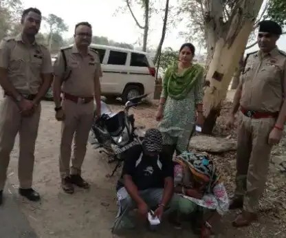 Sirsa: सिरसा में नशा तस्करों पर बड़ी कार्रवाई, लाखों की हेरोइन के साथ महिला तस्कर समेत दो आरोपी गिरफ्तार