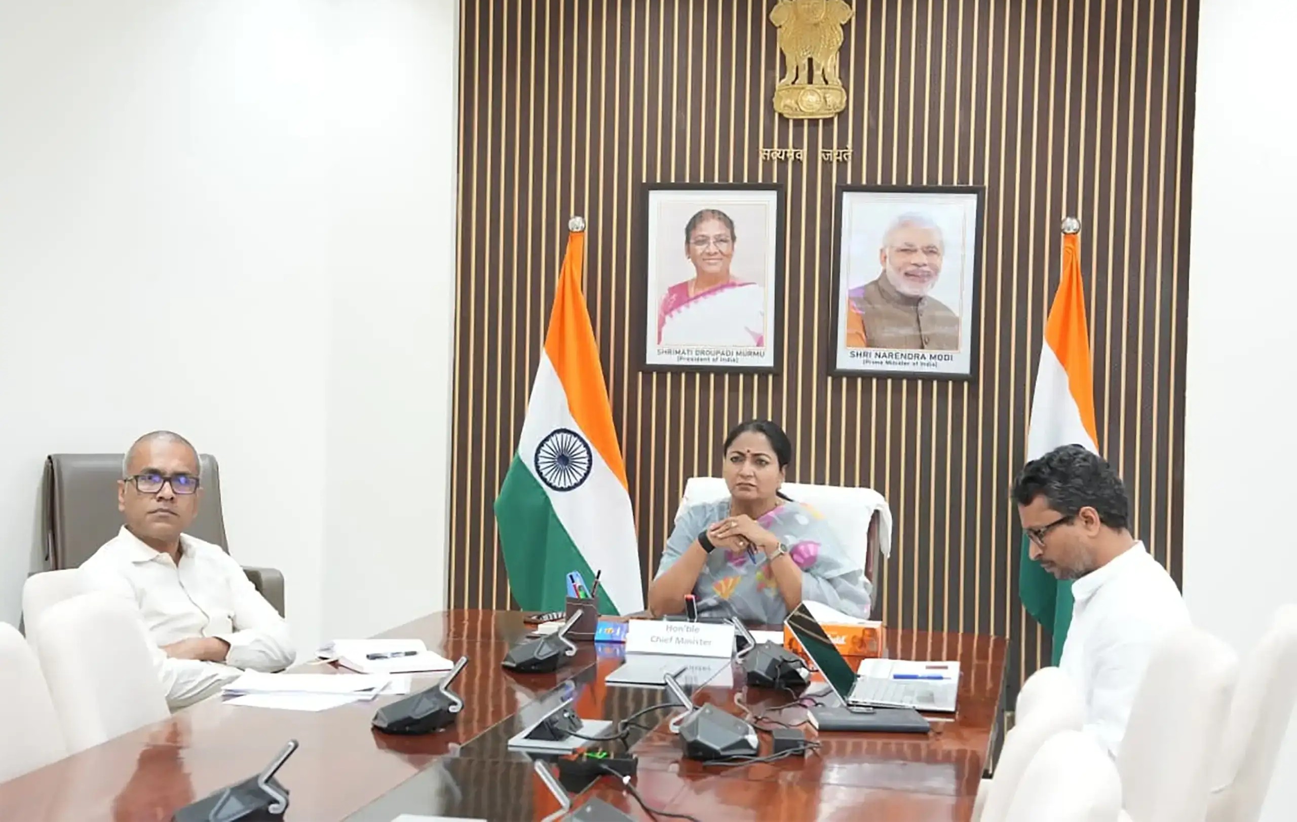 New Delhi: राजधानी में पानी की सप्लाई को लेकर सख्ती, मुख्यमंत्री रेखा गुप्ता ने की समीक्षा बैठक