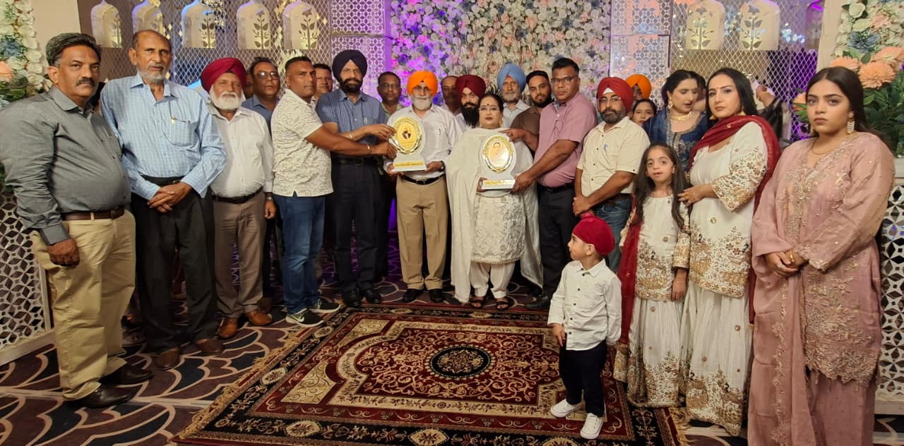 Hoshiarpur: शिक्षा विभाग में उत्कृष्ट सेवाओं के लिए शिक्षकों का का सम्मान