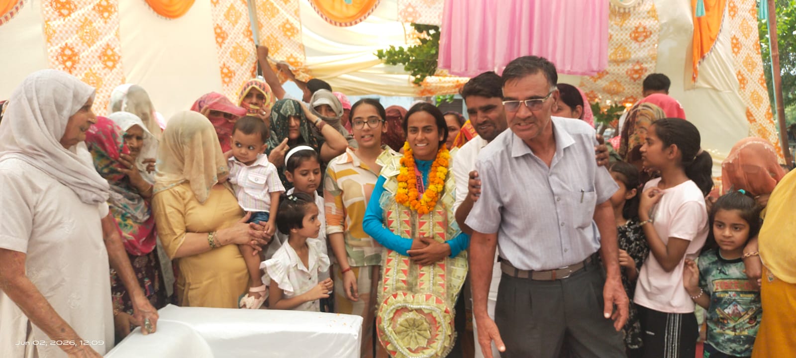 Panipat: अंडर-20 जूनियर एशियन चैंपियनशिप गेम्स : महिला वर्ग की 100 मीटर की दौड़ में कांस्य पदक जीतने पर नन्हेडा में खुशी का माहौल