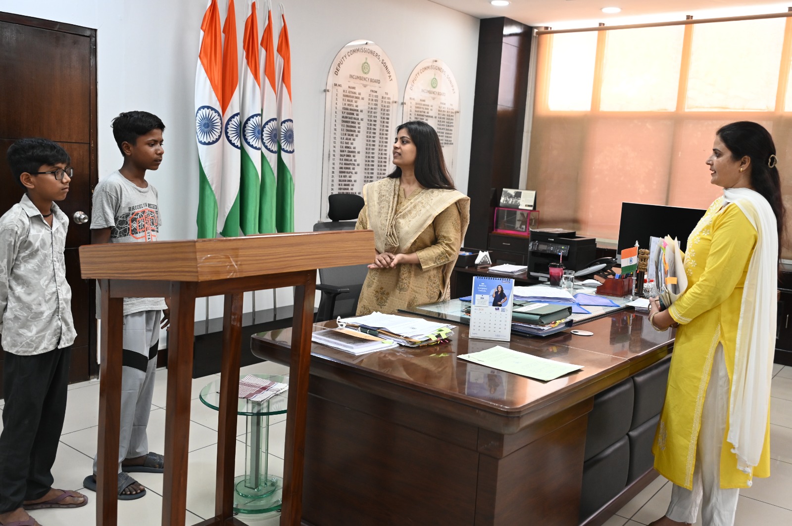 Sonipat: उपायुक्त नेहा से मिले पीएम केयर्स योजना के बच्चे, उज्जवल भविष्य को लेकर हुई बातचीत
