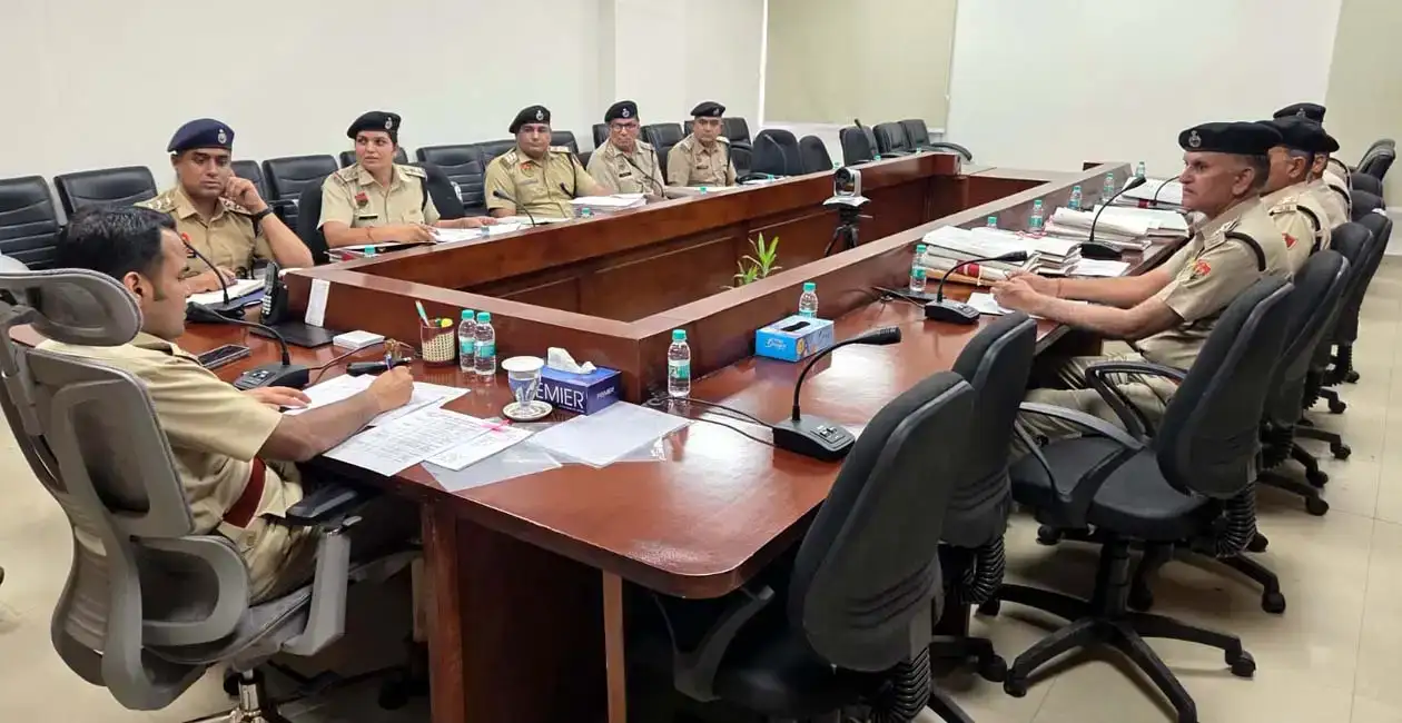 Hisar: पुलिस अधीक्षक सिद्धांत जैन ने अधिकारियों को चेताया, आर्थिक अपराधों पर तुरंत कार्रवाई करें