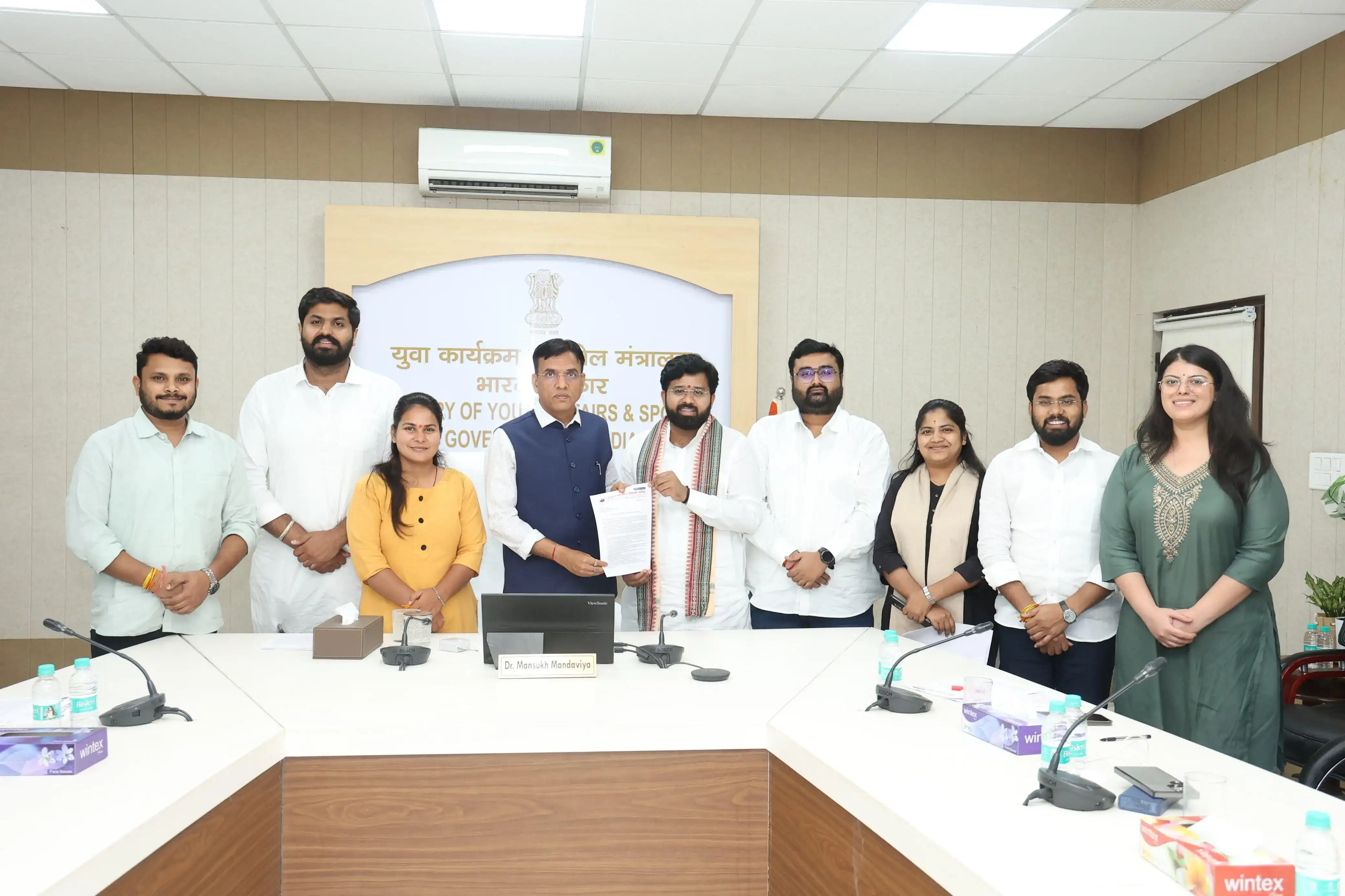 New Delhi: पंजाब यूनिवर्सिटी में ओलंपिक स्तर का सिंथेटिक ट्रैक बनने का रास्ता साफ, मनसुख मांडविया ने दिया युवाओं को बड़ा तोहफा