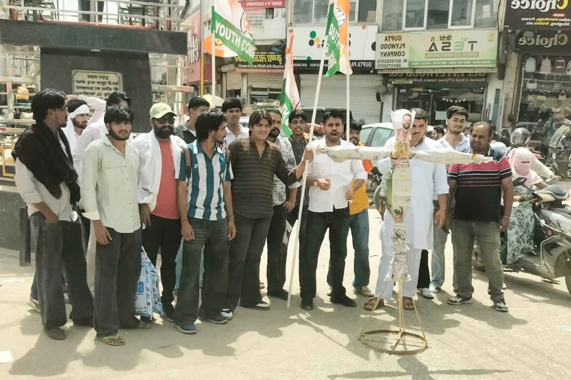 Sirsa: बर्बरता के विरोध में कांग्रेसियों का प्रदर्शन, पुतला दहन, कांग्रेस ने सरकार को घेरा