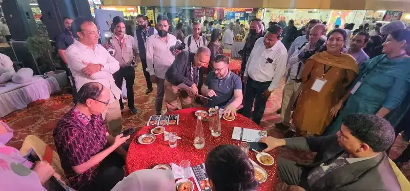 Indore: ब्रिक्स सम्मेलन के दौरान विदेशी मेहमानों ने मालवा के लजीज पकवानों का आनंद उठाया