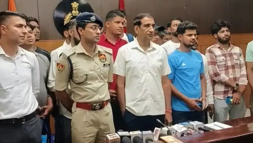 Panipat: गुमशुदा मोबाइलों की तलाश में पुलिस सफल, 47 फोन मालिकों को किए गए सुपुर्द