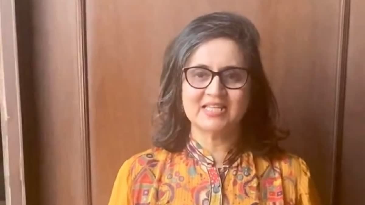 Kolkata: अभिषेक बनर्जी के घर पहुंची पुलिस, सागरिका घोष ने कार्रवाई की मंशा पर उठाए सवाल
