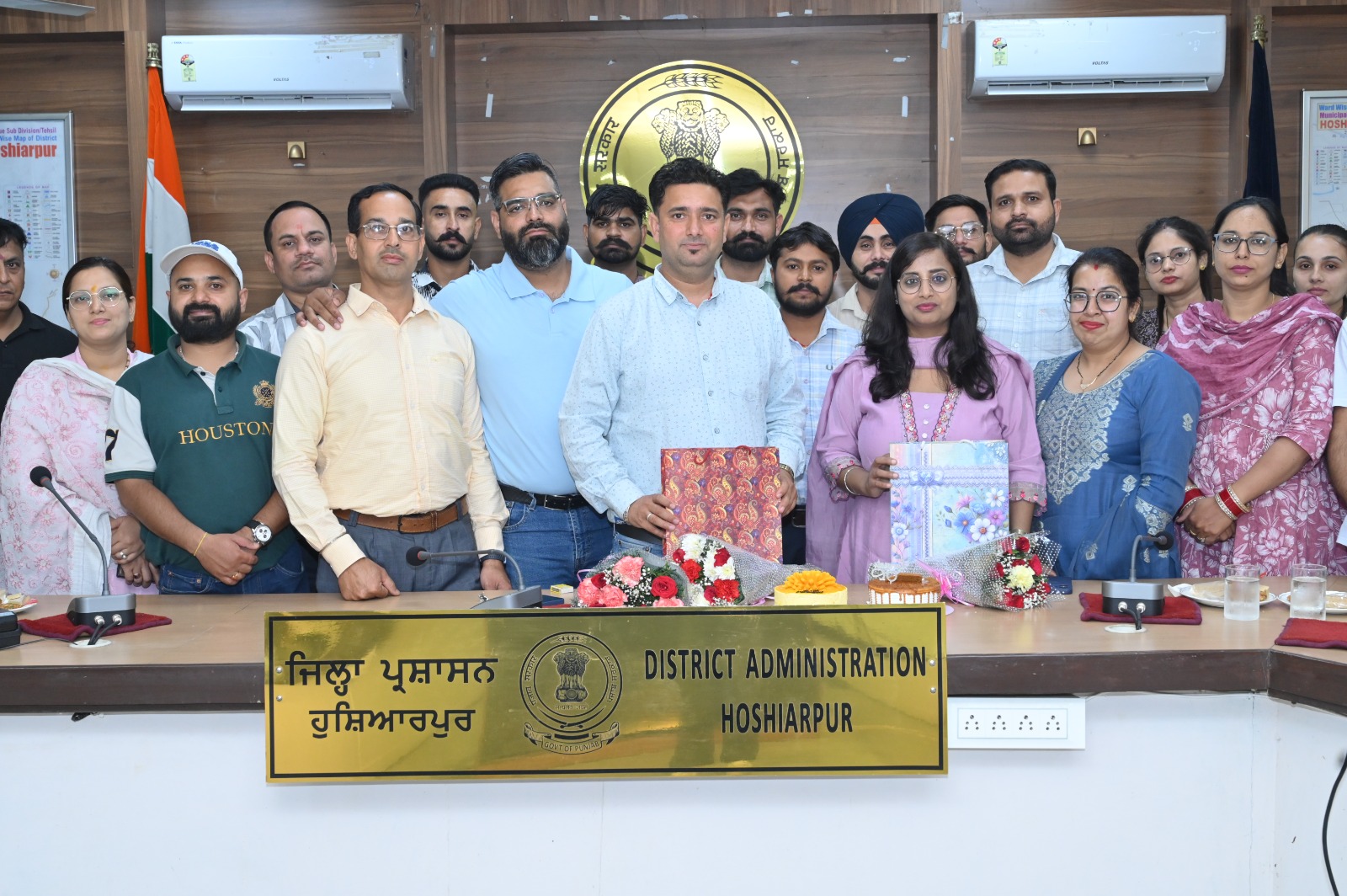 Hoshiarpur: चुनाव कानूनगो डॉ. दीपक कुमार व हरप्रीत कौर तहसीलदार चुनाव पदोन्नत, डिप्टी कमिश्नर ने दी बधाई