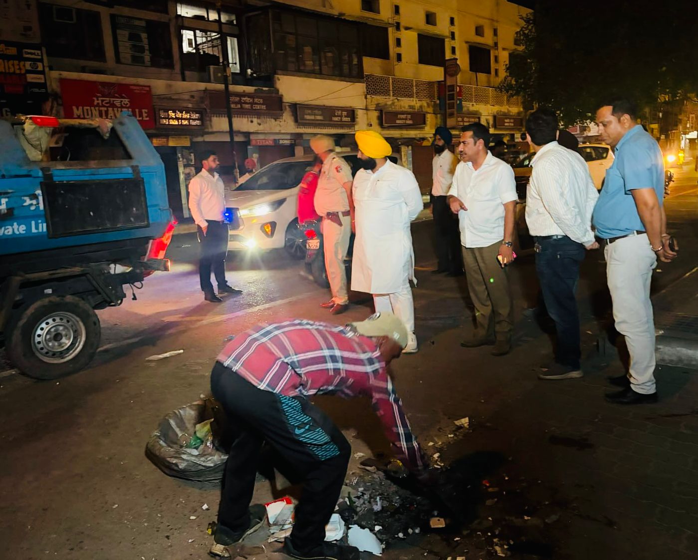 Amritsar: आधी रात सड़कों पर उतरे हरजोत सिंह बैंस, सफाई अभियान का किया आगाज़