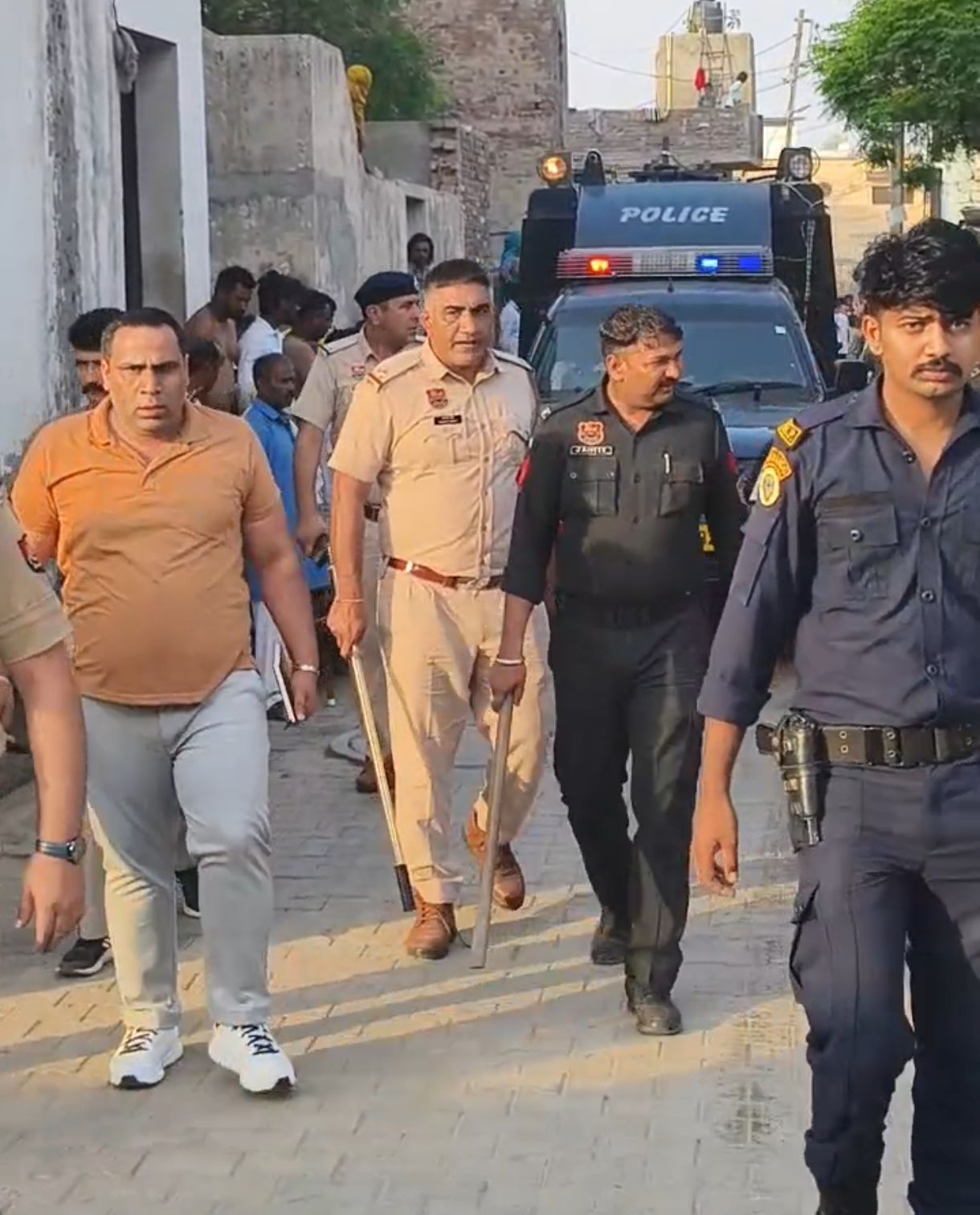 Kalayat: कलायत की सेंसी बस्ती में क्राइम यूनिट और कमांडो दस्ते का सघन चेकिंग अभियान