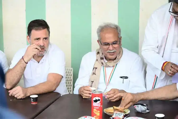 Raipur: मैगी पॉइंट पर राहुल गांधी की अचानक एंट्री, आम लोगों संग बिताए पल
