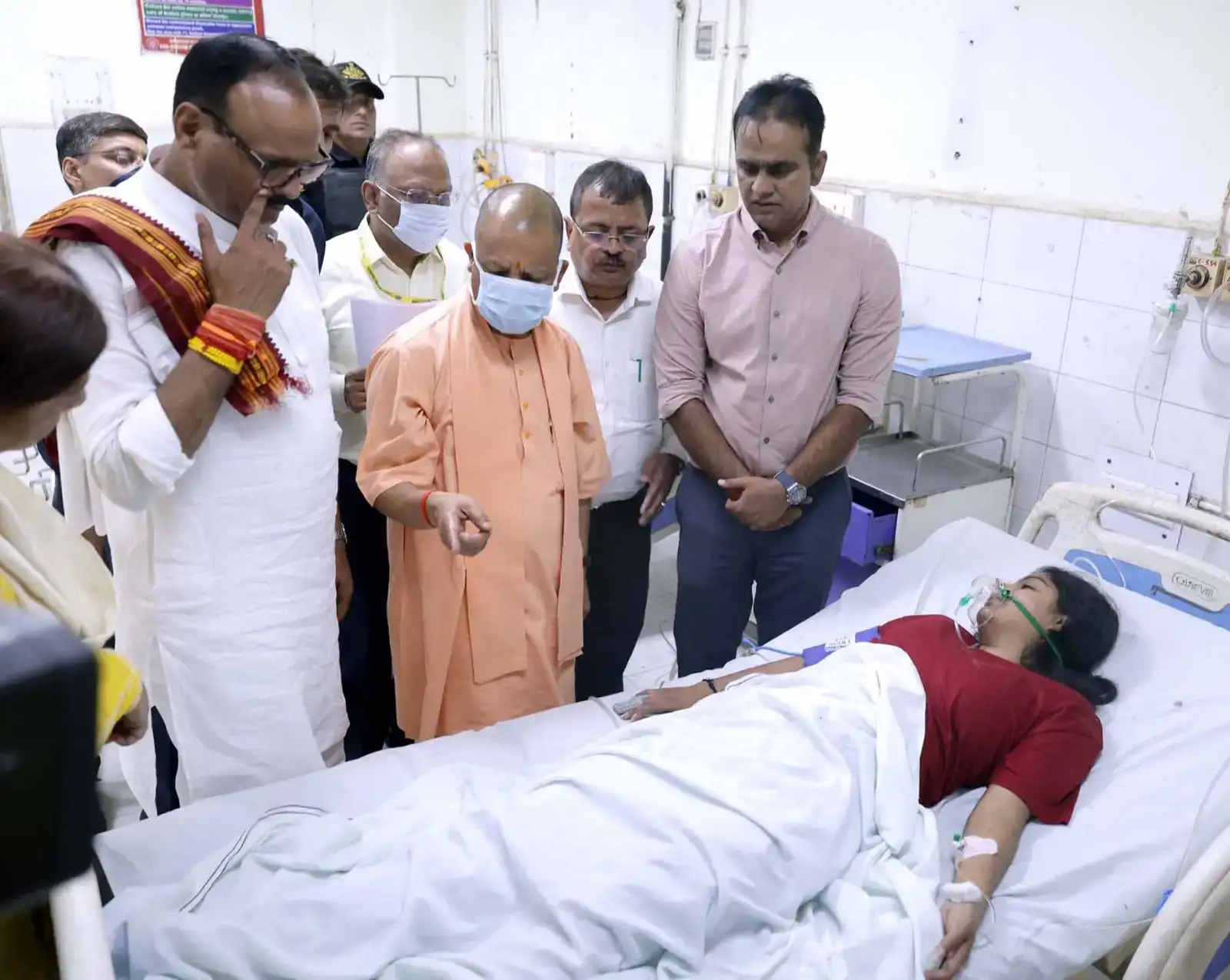 Lucknow: लखनऊ अग्निकांड: 15 की मौत, रेस्क्यू जारी, बढ़ सकता है मृतकों का आंकड़ा