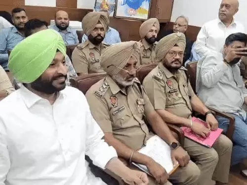 पुलिस पर टिप्पणी के कारण बिट्‌टू को धार्मिक सजा, एससी कमीशन ने 4 जगहों पर माथा टेकने को कहा