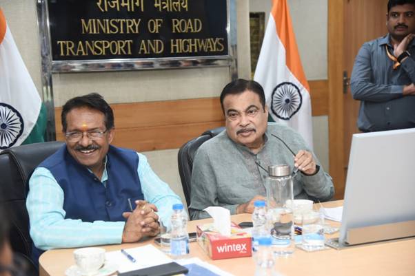 New Delhi: गडकरी ने तेलंगाना, जम्मू-कश्मीर और लद्दाख की सड़क परियोजनाओं का लिया जायजा