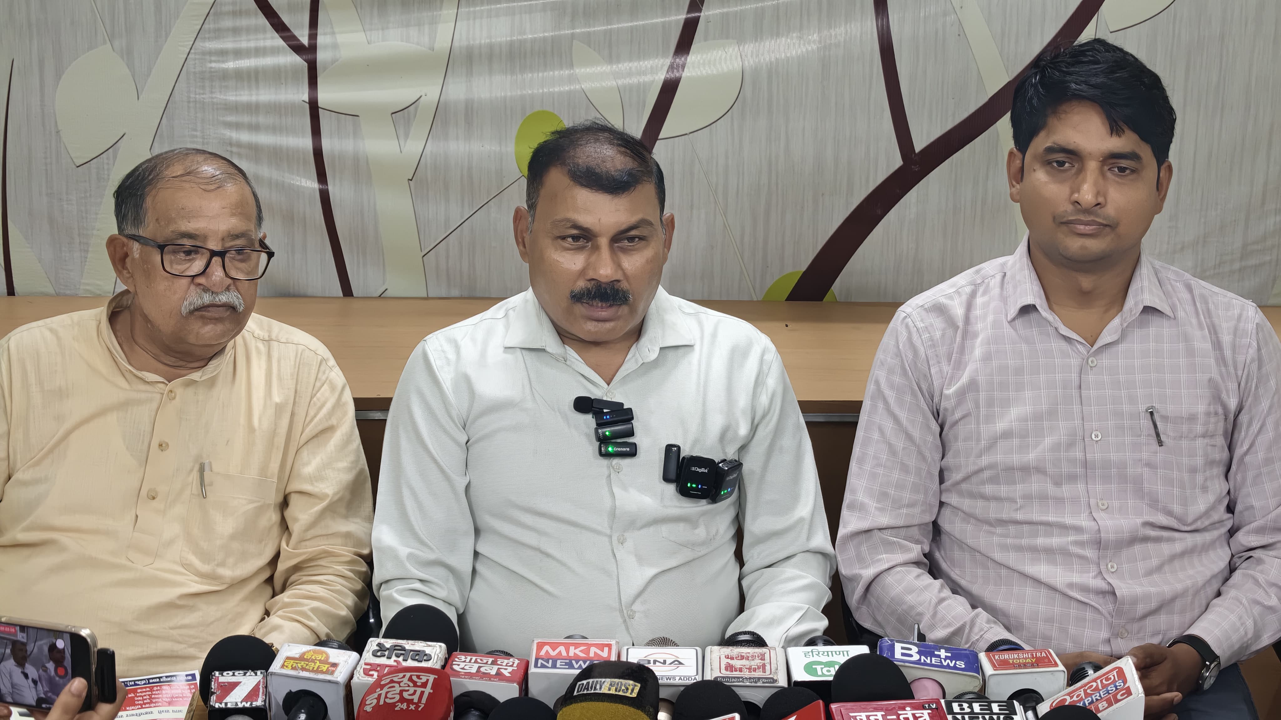 Kurukshetra: 46वें स्थापना दिवस पर कश्यप राजपूत भवन में राज्य स्तरीय सम्मान समारोह, प्रतिभाओं को मिलेगा सम्मानकश्यप राजपूत भवन कुरुक्षेत्र के 46वें स्थापना दिवस पर 28 जून को होगा राज्य स्तरीय सम्मान समारोह, कैबिनेट मंत्री डॉ. अरविंद शर्मा होंगे मुख्य अतिथ
