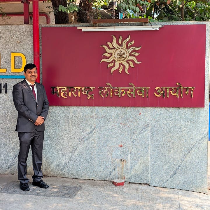 Pune: आदिवासी छात्रावास के वार्डन से वरिष्ठ अनुसंधान अधिकारी तक: उदय महाजन की प्रेरणादायी यात्रा