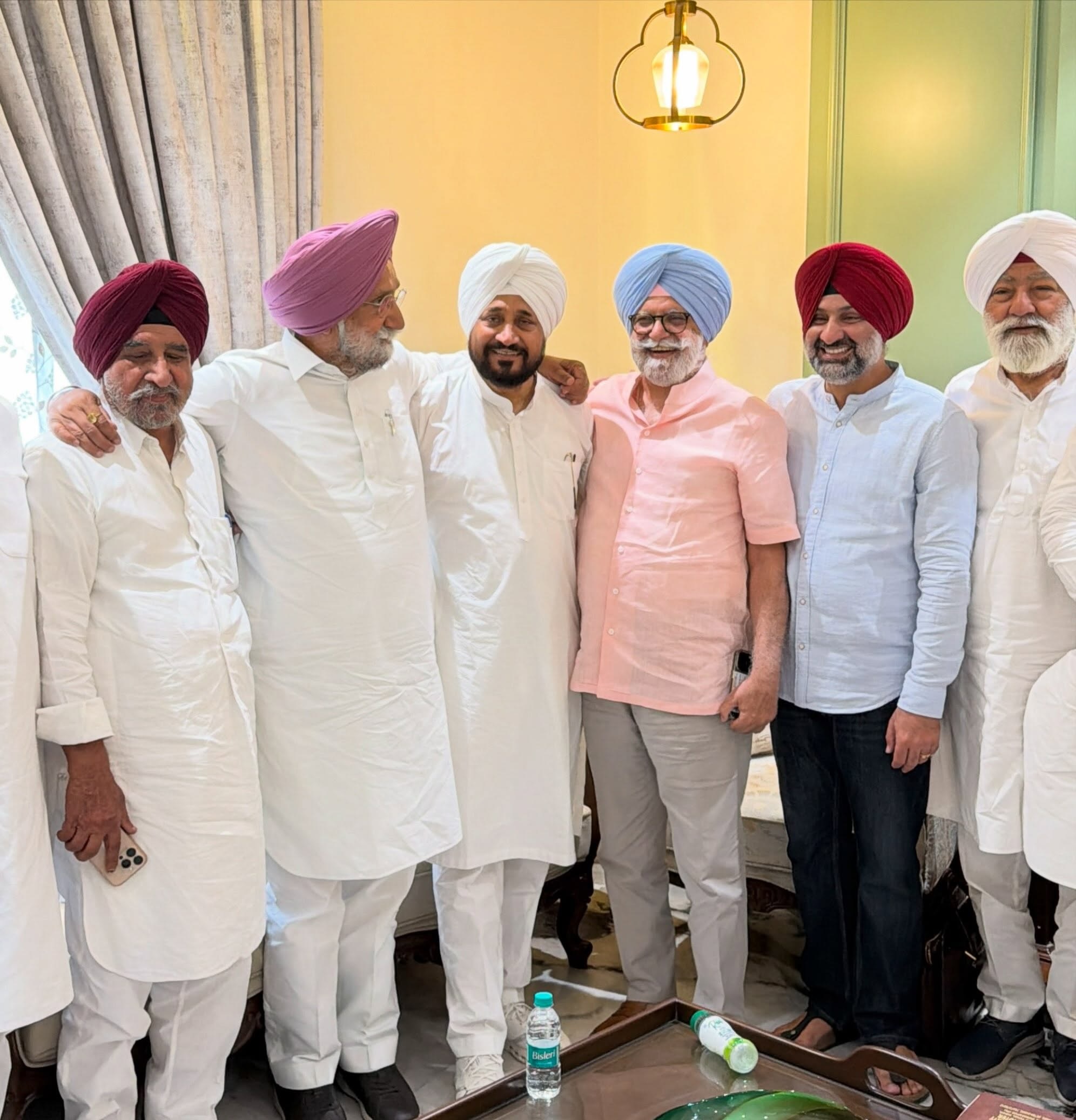 पंजाब कांग्रेस में सब एक हुए, बस राजा पड़ा अकेला